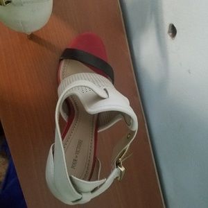 Pour La Victoire pumps. 4 inches heels.Barely worn